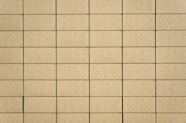 Modern binanın duvar panellerinde karşı karşıya.