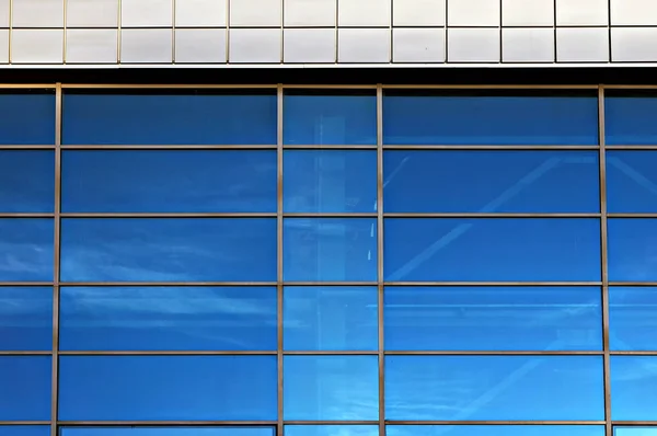 Utsidan av modern byggnad. — Stockfoto