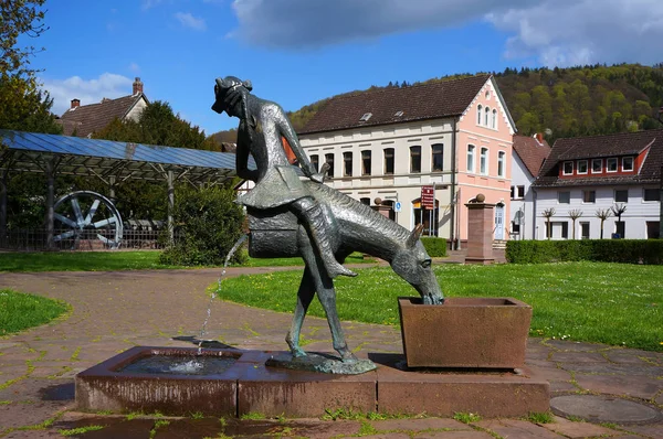 雕塑喷泉"蒙乔森男爵骑马"" — 图库照片