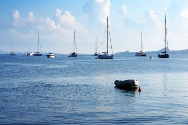 Arzachena Körfezi 'nde yatlar, Cannigione yakınlarında, Sardunya, İtalya