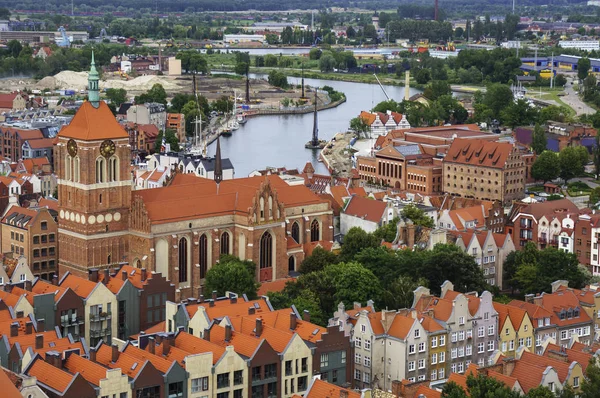 Polonya 'nın Gdansk şehrinin manzarası. Panoramik görünüm. — Stok fotoğraf