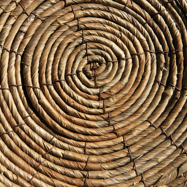 Wicker basket bottom. Circle spiral pattern. — Stock Photo, Image