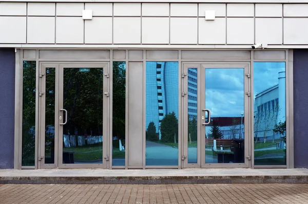 Puertas Cristal Entrada Edificio Moderno — Foto de Stock