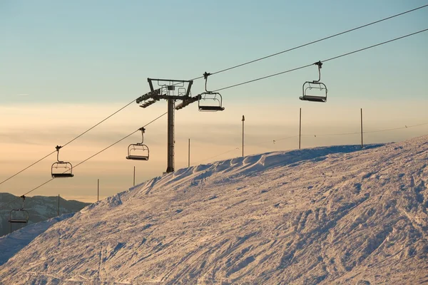 Wyciąg narciarski po południu — Zdjęcie stockowe