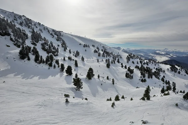 Pistas de esqui a partir do topo — Fotografia de Stock