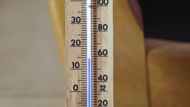 Thermometer mit steigender Messung — Stockvideo