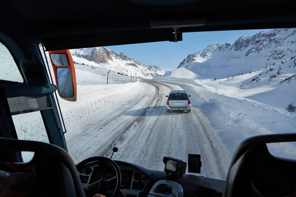 Driving bus in snow storm — Stock Photo, Image