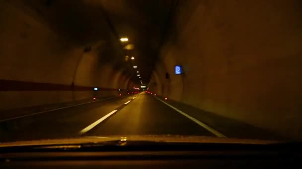 Водіння в тунелі — стокове відео