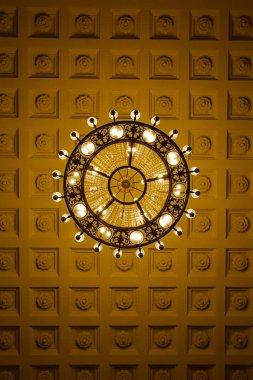 Avize decoarted tavanda