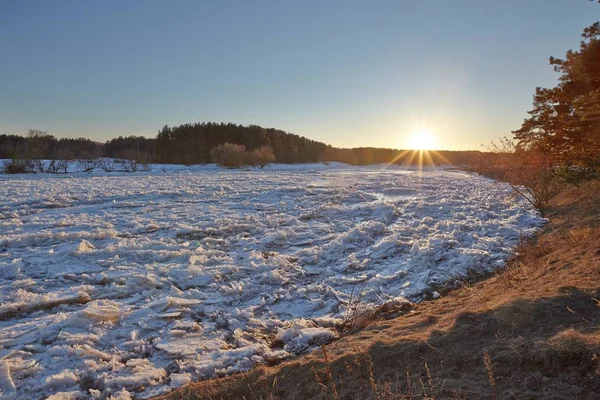 Frozen River Coucher de soleil — Photo