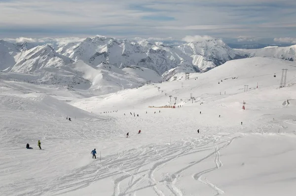 Skiing slopes, majestic Alpine landscape — Stock Photo, Image