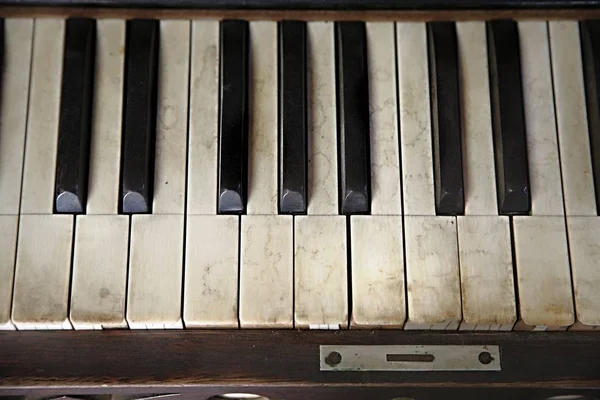 Antiguo primer plano de piano — Foto de Stock