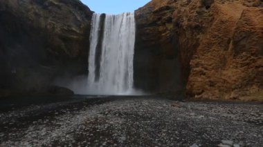 İzlanda 'da Şelale