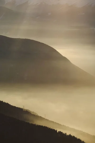 多云的山区景观 — 图库照片