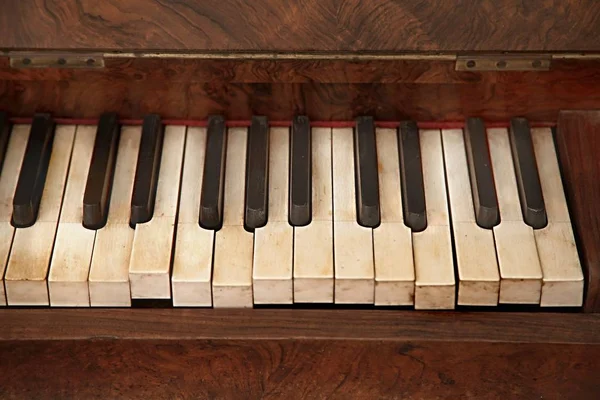 Velho piano closeup — Fotografia de Stock