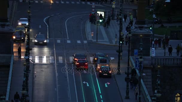 Stedelijke nacht verkeer — Stockvideo