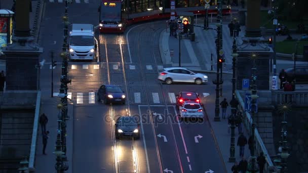 Traffico notturno urbano — Video Stock