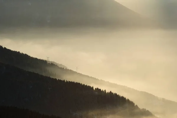 Paysage nuageux des montagnes — Photo