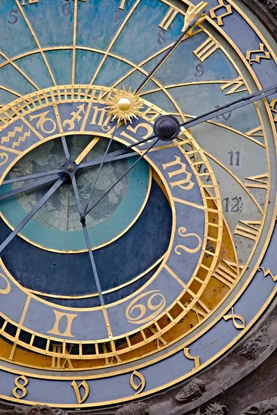 Ancienne horloge astronomique détail — Photo