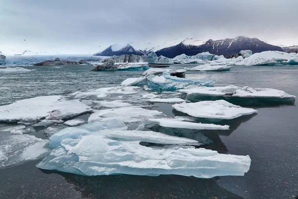 Glacial sjö på Island — Stockfoto