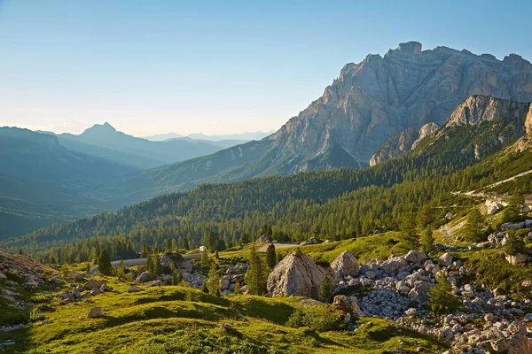 Paesaggio estivo delle Dolomiti — Foto Stock