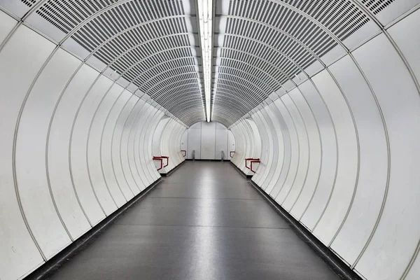 Metro estação subterrânea — Fotografia de Stock