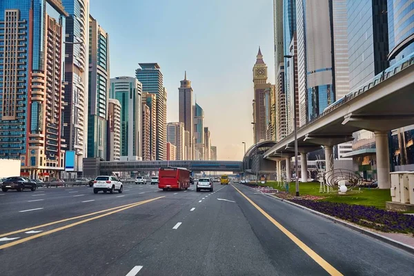 Driving in Dubai — Stock Photo, Image