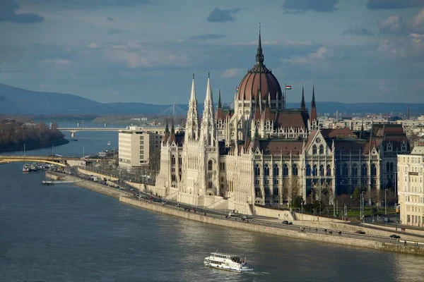 Palazzo del Parlamento a Budapest — Foto Stock