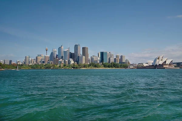 Sydney şehir manzaralı su — Stok fotoğraf