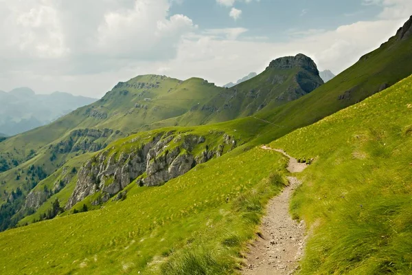 Paesaggio estivo alpino — Foto Stock