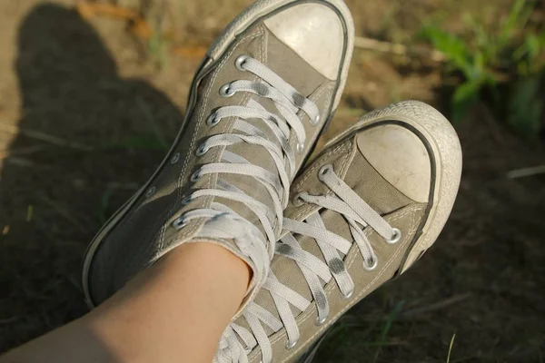 Paar alte Turnschuhe — Stockfoto