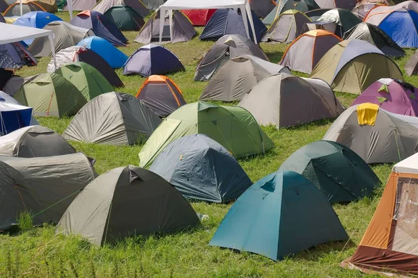 Namioty w obozie Festiwal — Zdjęcie stockowe