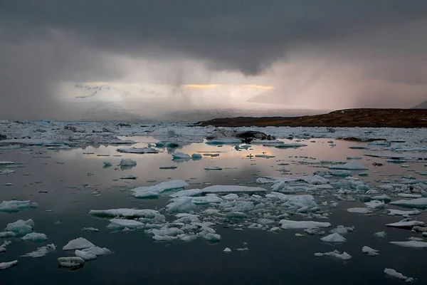 Jezioro lodowcowe w Islandii — Zdjęcie stockowe