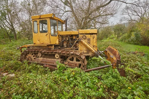 Gamla grävmaskinsdelar — Stockfoto