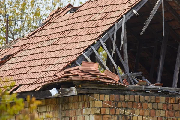 Collapsed House Roof — Stock Photo, Image