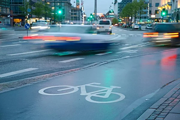 Fiets rijstrook in de regen — Stockfoto