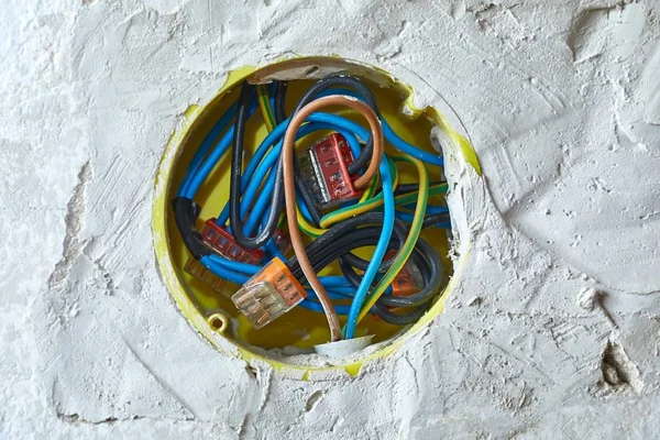 Fios elétricos na parede — Fotografia de Stock