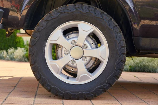 Tekerlek bir 4 x 4 aracın — Stok fotoğraf