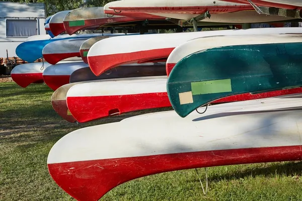Canoes in a camp — Stock Photo, Image