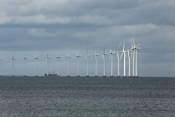 Tubos de viento cerca de la costa —  Fotos de Stock