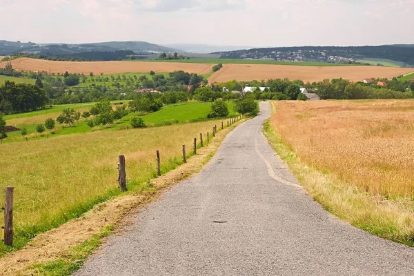 Road through farmlands — Stock Photo, Image