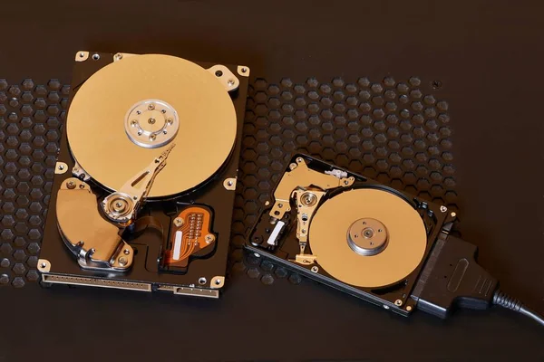 Open harddisks — Stockfoto