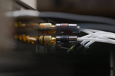 HiFi amplifikatörü geri