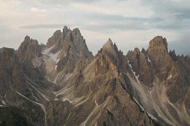 Dolomites dağ manzarası