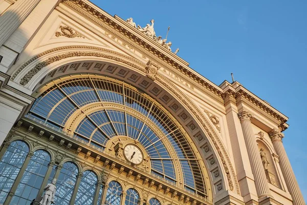 Залізнична станція keleti в Будапешті — стокове фото