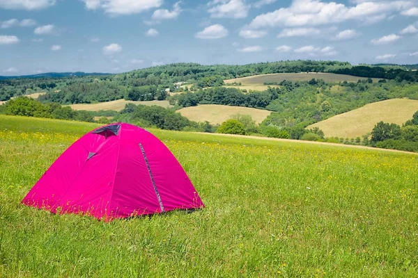 Zelte auf Gras — Stockfoto