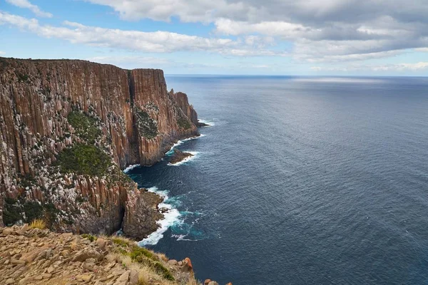 Rugged coastline cliffs — Stock Photo, Image