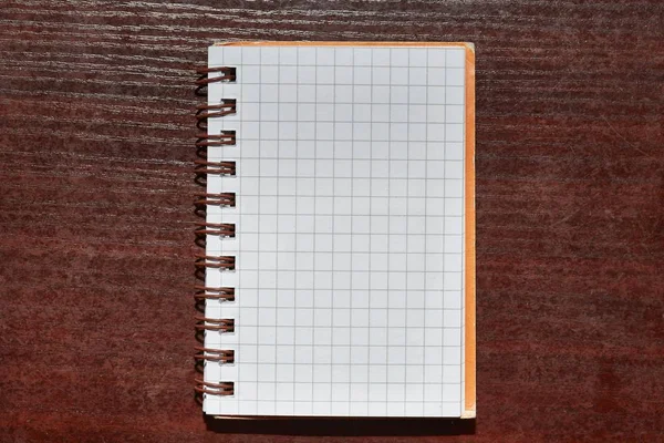 Caderno em uma mesa — Fotografia de Stock