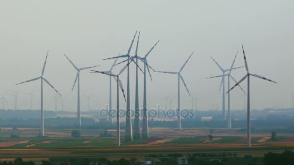 Tubos de viento en la distancia — Vídeos de Stock