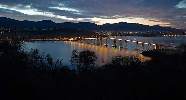 Puente de Tasmania por la noche — Foto de Stock